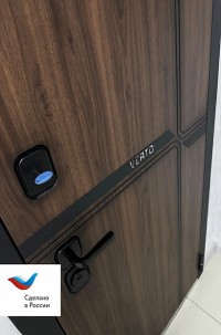 Входная дверь 10 см 2МДФ Орех пекан Эмалит белый зеркало 